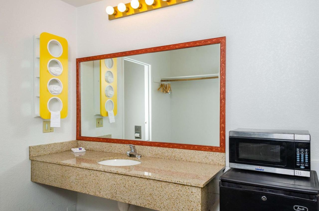 Motel 6 Oakdale, Ca Екстериор снимка