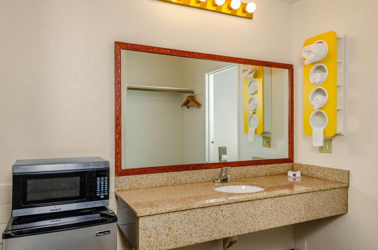 Motel 6 Oakdale, Ca Екстериор снимка