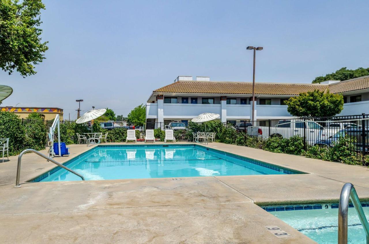 Motel 6 Oakdale, Ca Екстериор снимка