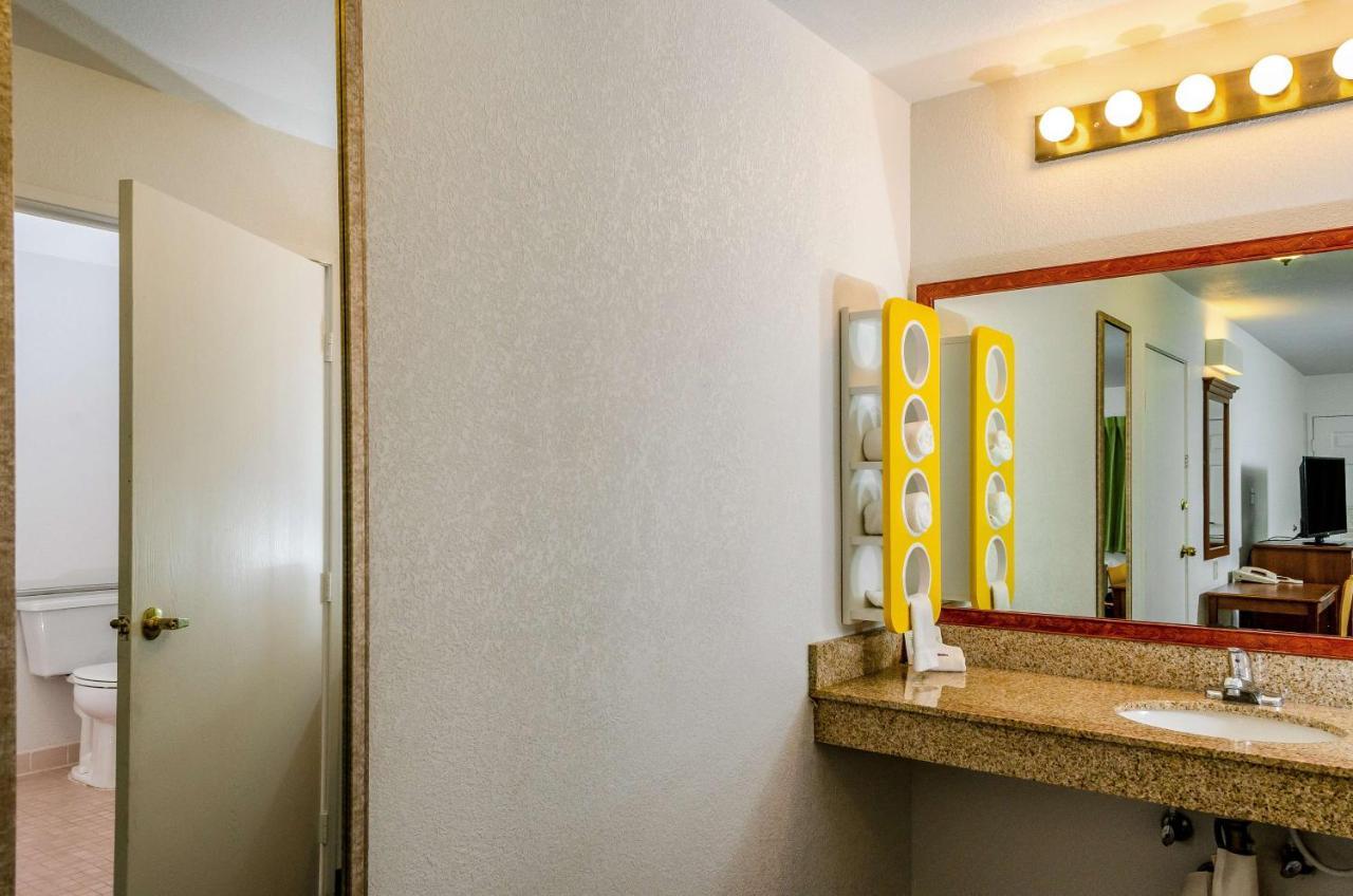 Motel 6 Oakdale, Ca Екстериор снимка