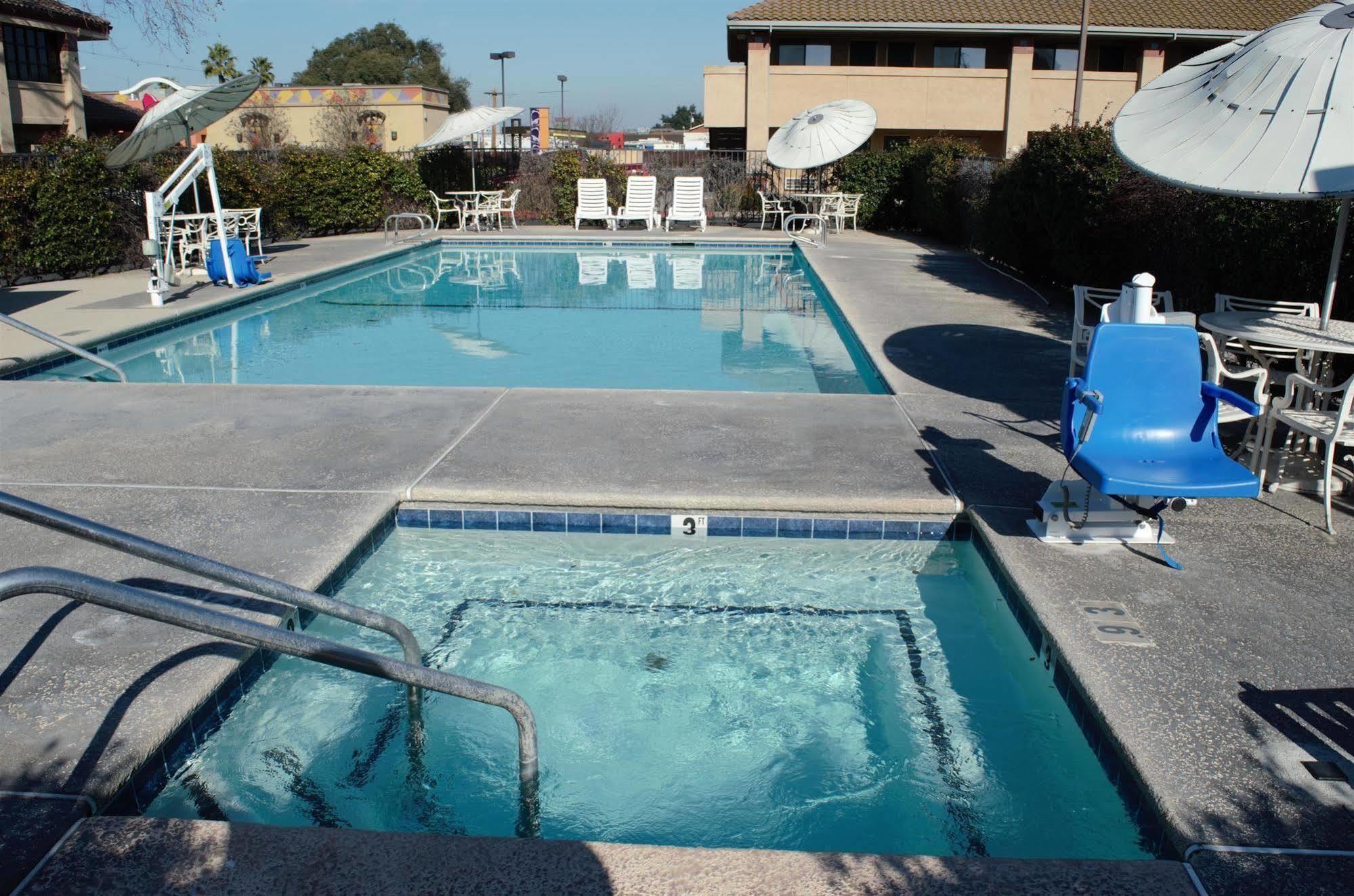 Motel 6 Oakdale, Ca Екстериор снимка